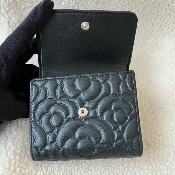 Auth Chanel Black Camellia Tri-fold Compact Wallet - Good Condition - Picture 11 of 16